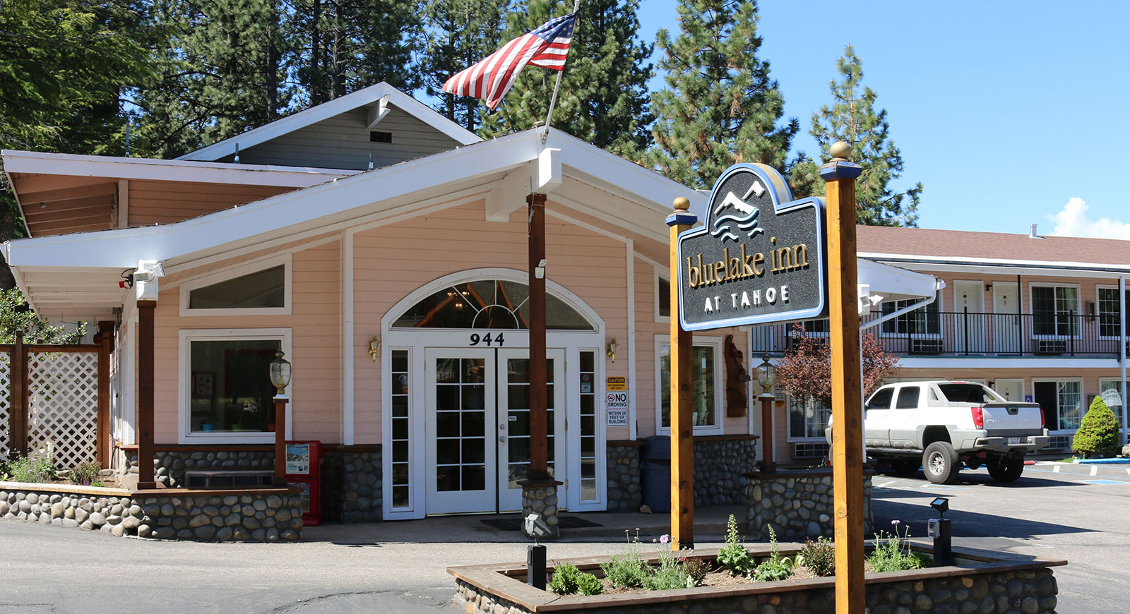 Bluelake Inn exterior